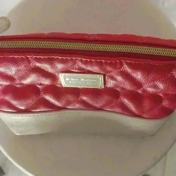 BETSEY JOHNSON White & Pink Heart Quilted Cosmetic / Wristlet Purse. - Picture 5 of 8